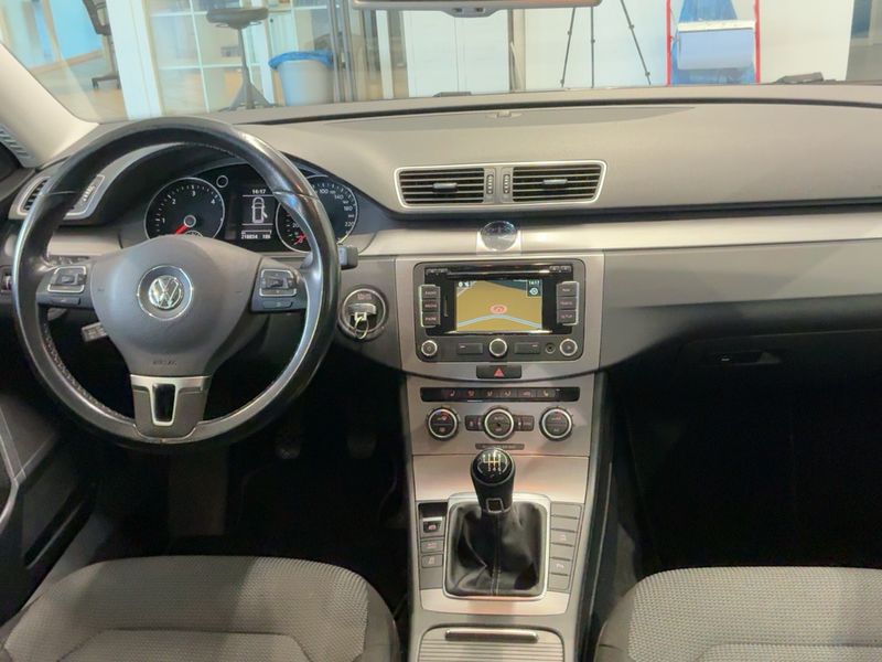 Volkswagen Passat 2.0 TDI Business Edition BlueMotion Tech 2014 – снимка 18