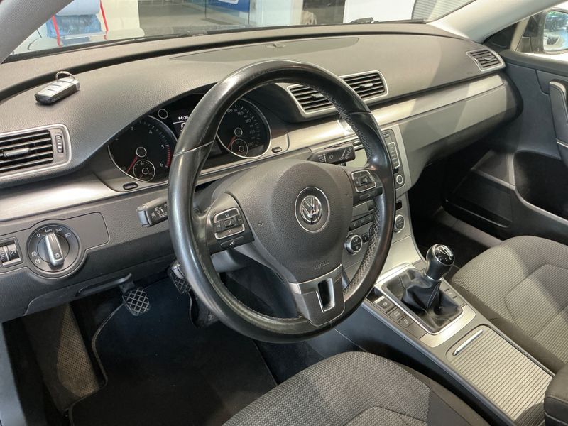 Volkswagen Passat 2.0 TDI Business Edition BlueMotion Tech 2014 – снимка 29