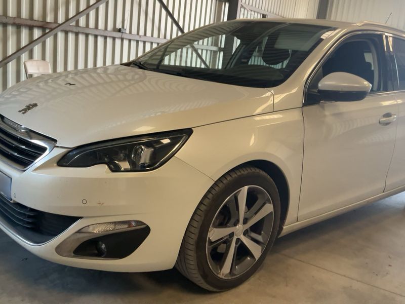 Peugeot 308 1.6 Blue-HDi Allure 2017 – снимка 2