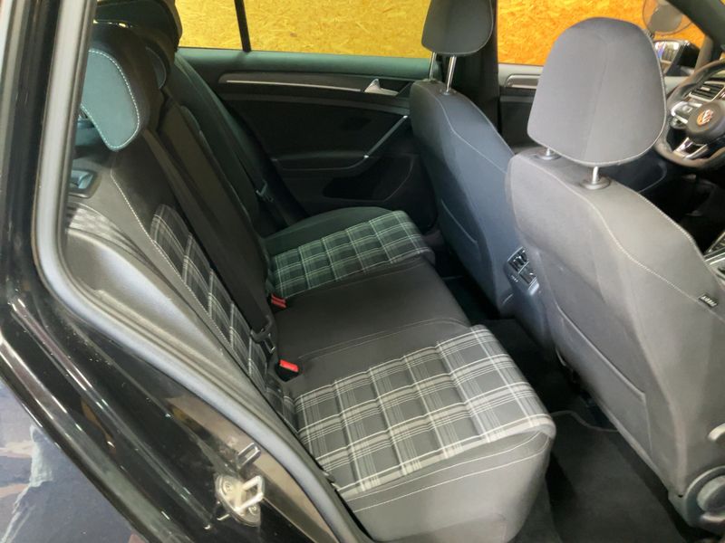 Volkswagen Golf VII 2.0 TDI GTD BlueMotion Tech 2018 – снимка 19
