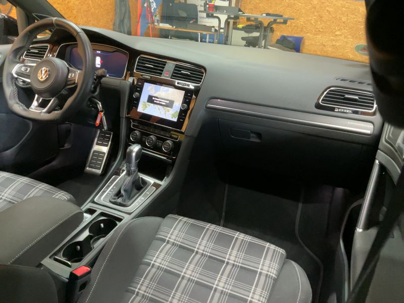 Volkswagen Golf VII 2.0 TDI GTD BlueMotion Tech 2018 – снимка 17