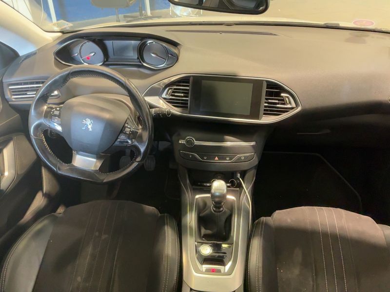 Peugeot 308 1.2 e-THP Feline 2017 – снимка 17