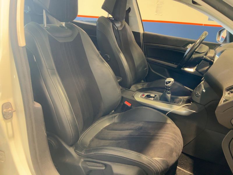 Peugeot 308 1.2 e-THP Feline 2017 – снимка 16