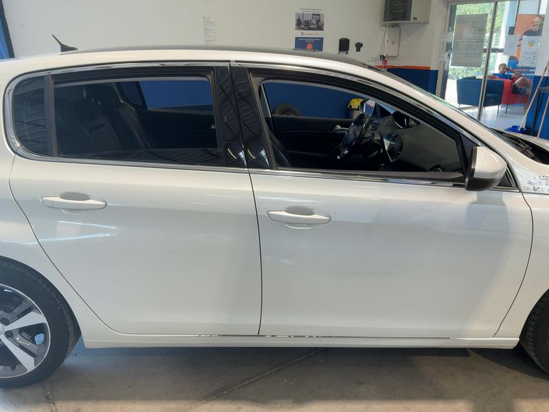 Peugeot 308 1.2 e-THP Feline 2017 – снимка 10