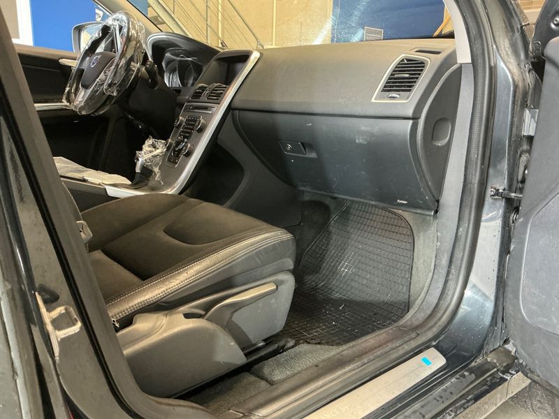 Volvo XC60 2.4 D4 Kinetic AWD 2017 – снимка 43