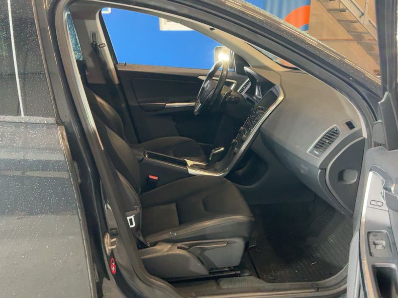 Volvo XC60 2.4 D4 Kinetic AWD 2017 – снимка 17