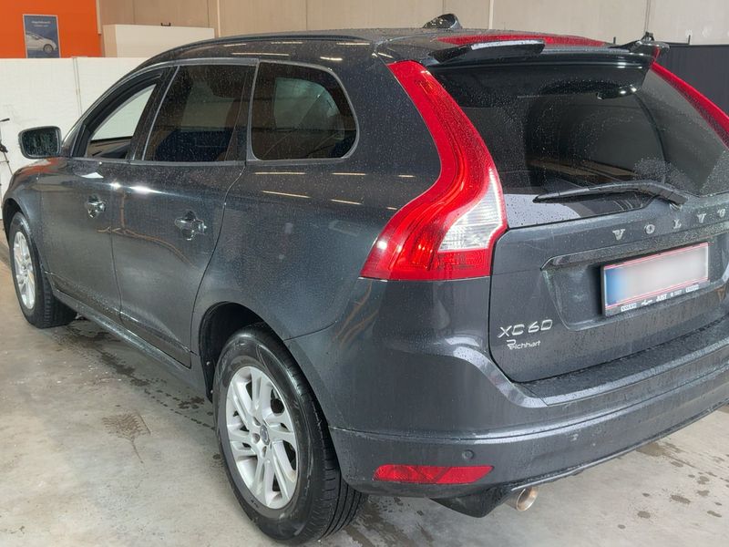 Volvo XC60 2.4 D4 Kinetic AWD 2017 – снимка 6