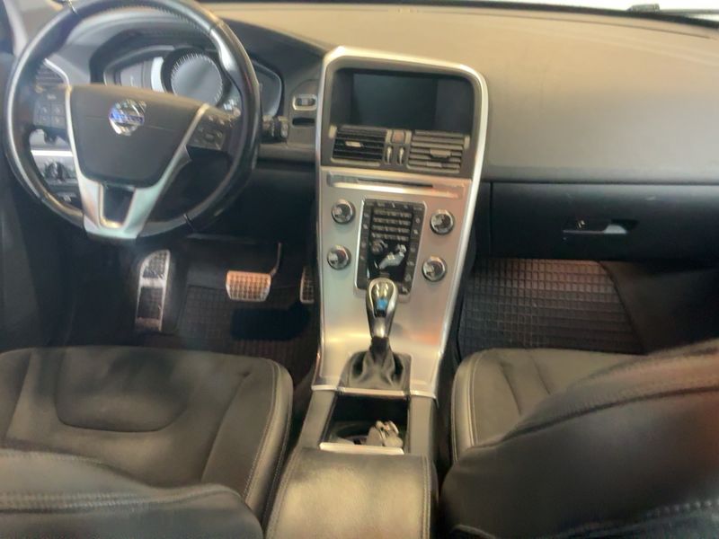 Volvo XC60 2.4 D4 Kinetic AWD 2017 – снимка 18