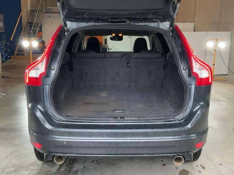 Volvo XC60 2.4 D4 Kinetic AWD 2017 – снимка 16