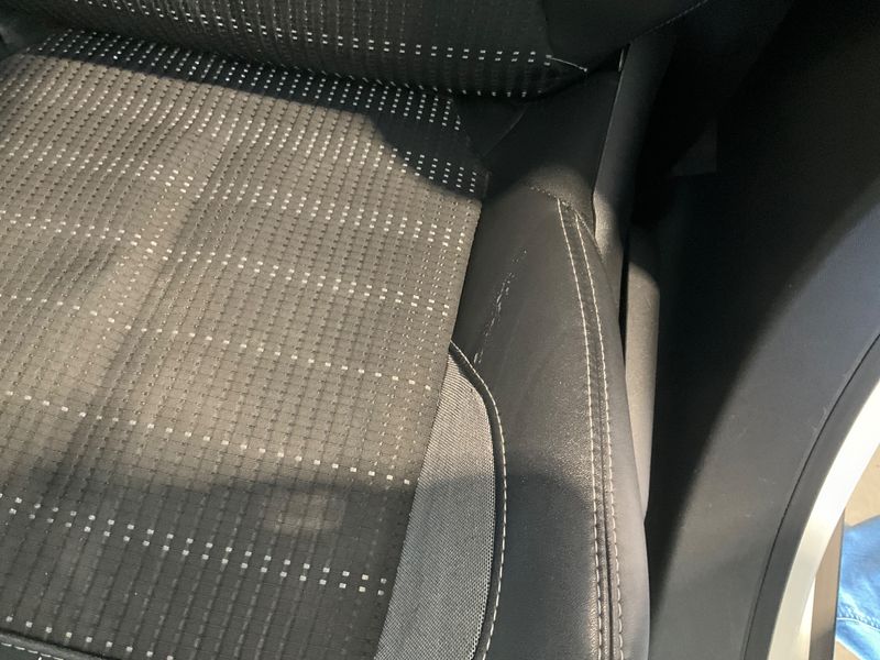 Peugeot 2008 1.2 PureTech Allure 2018 – снимка 23