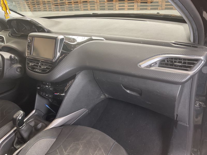 Peugeot 2008 1.2 e-VTi Style 2018 – снимка 26