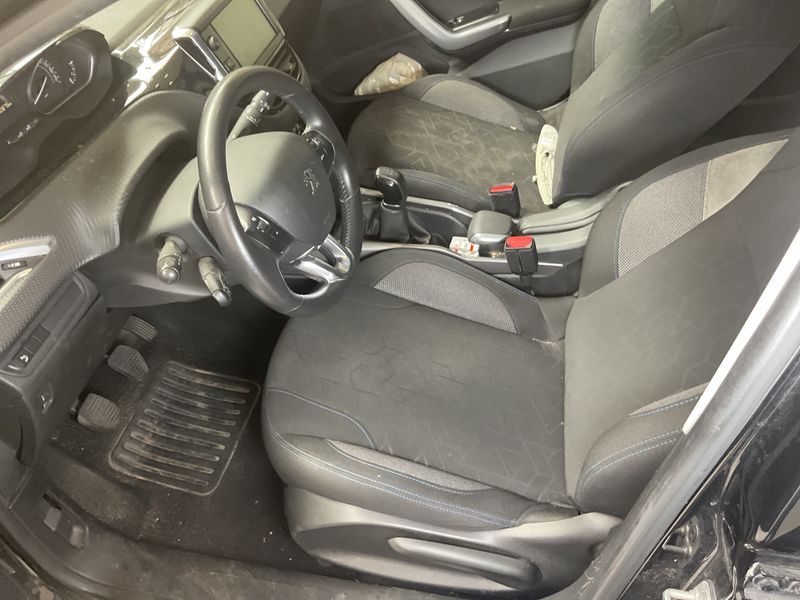Peugeot 2008 1.2 e-VTi Style 2018 – снимка 32