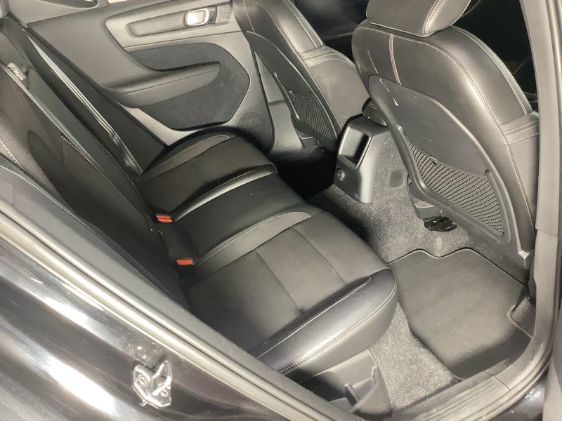 Volvo XC40 1.5 T5 Plug-in Hybrid Inscription Expression 2WD 2020 – снимка 19