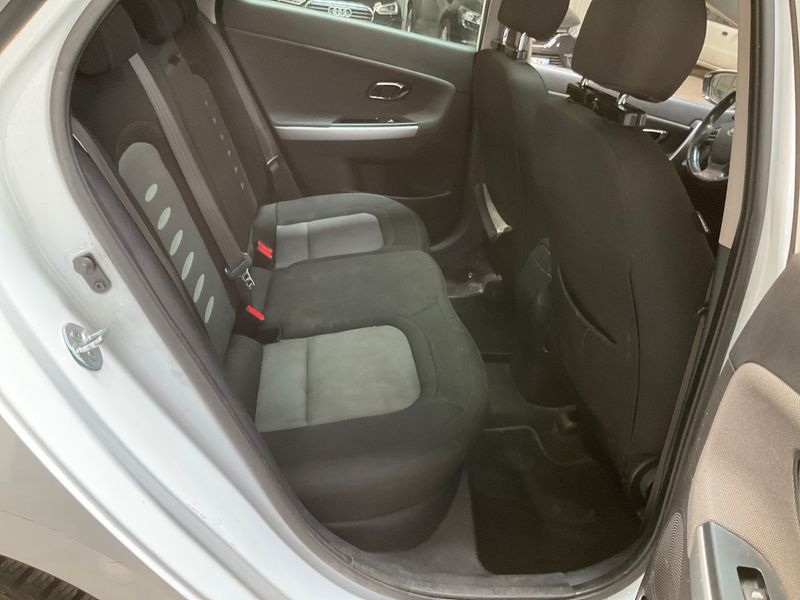Kia cee'd 1.6 GDI SW Active 2013 – снимка 32