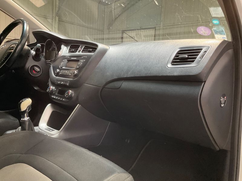 Kia cee'd 1.6 GDI SW Active 2013 – снимка 26
