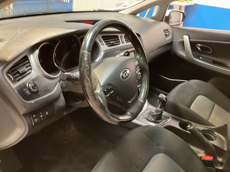 Kia cee'd 1.6 GDI SW Active 2013 – снимка 35