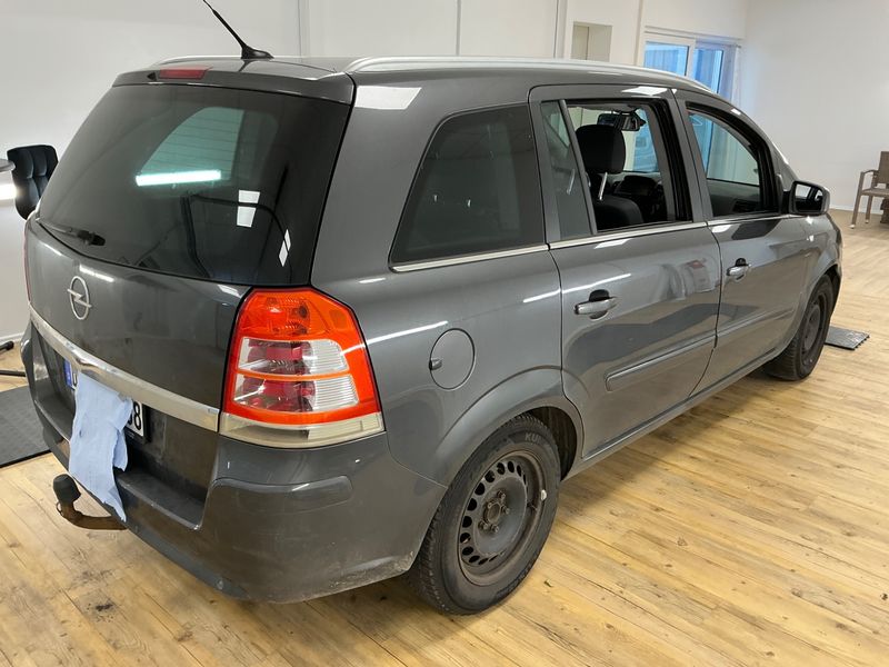 Opel Zafira 1.8 Family 2012 – снимка 2