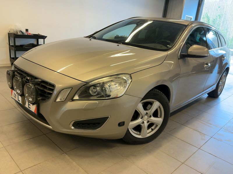 Volvo V60 1.6 T4F Momentum 2012 – снимка 1