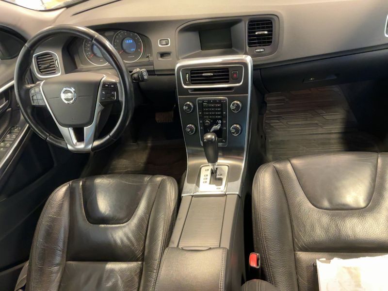 Volvo V60 1.6 T4F Momentum 2012 – снимка 18