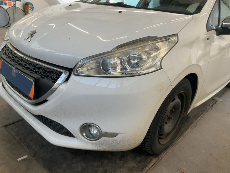 Peugeot 208 1.6 HDi Style 2015 – снимка 2