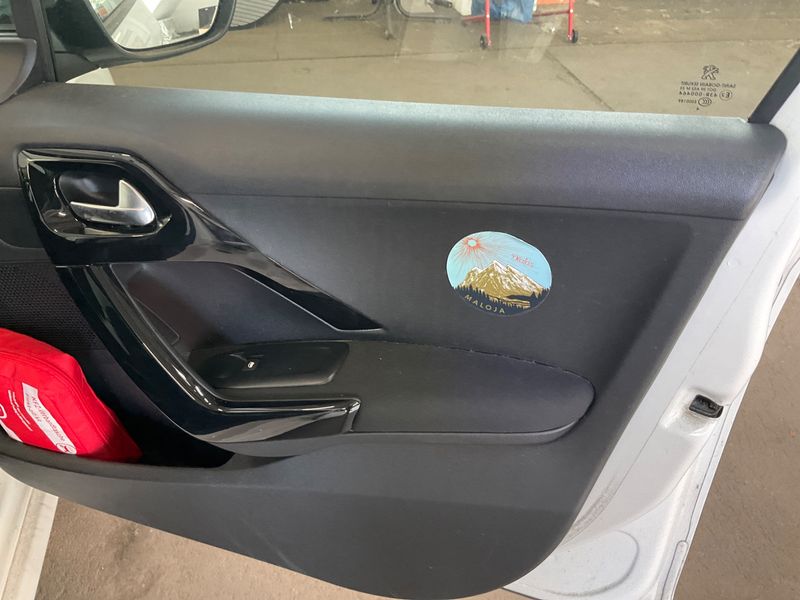 Peugeot 208 1.6 HDi Style 2015 – снимка 38