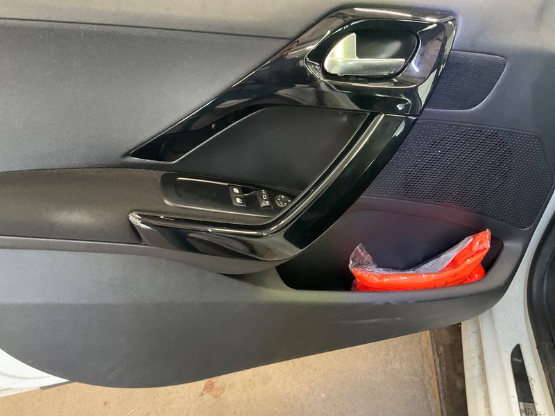 Peugeot 208 1.6 HDi Style 2015 – снимка 35