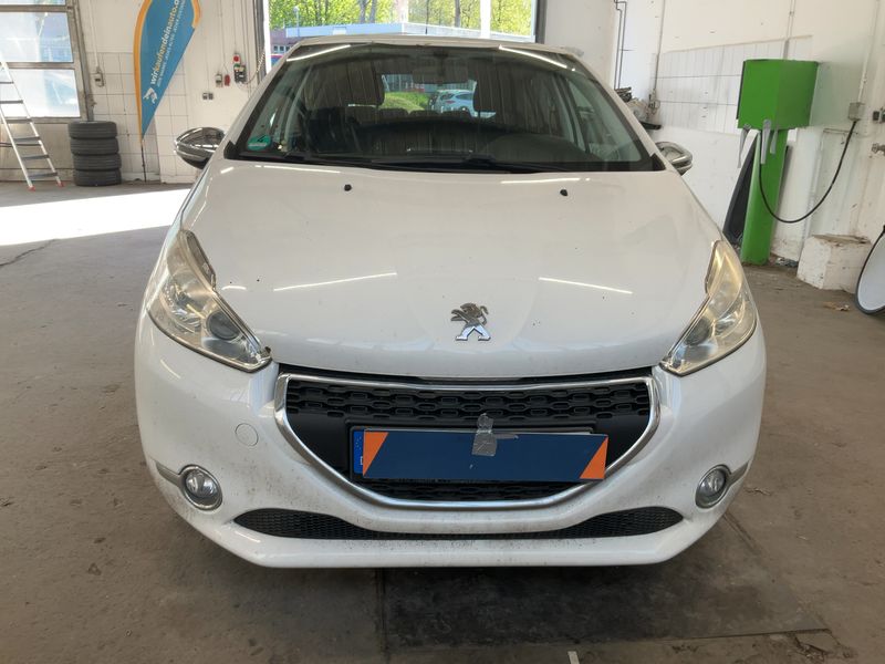 Peugeot 208 1.6 HDi Style 2015 – снимка 14