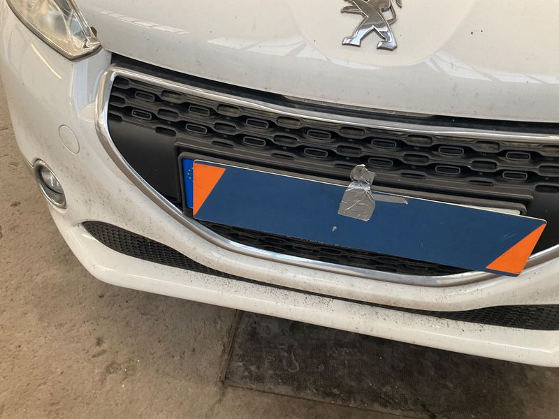 Peugeot 208 1.6 HDi Style 2015 – снимка 44