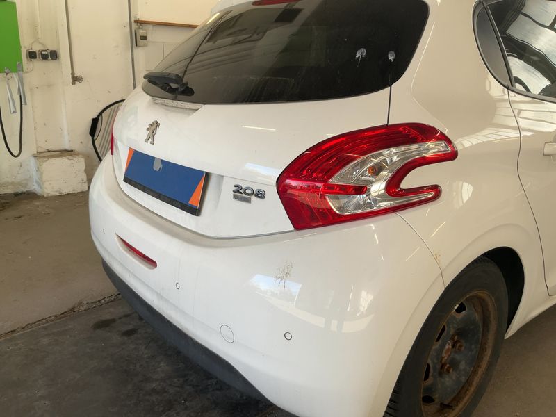 Peugeot 208 1.6 HDi Style 2015 – снимка 8