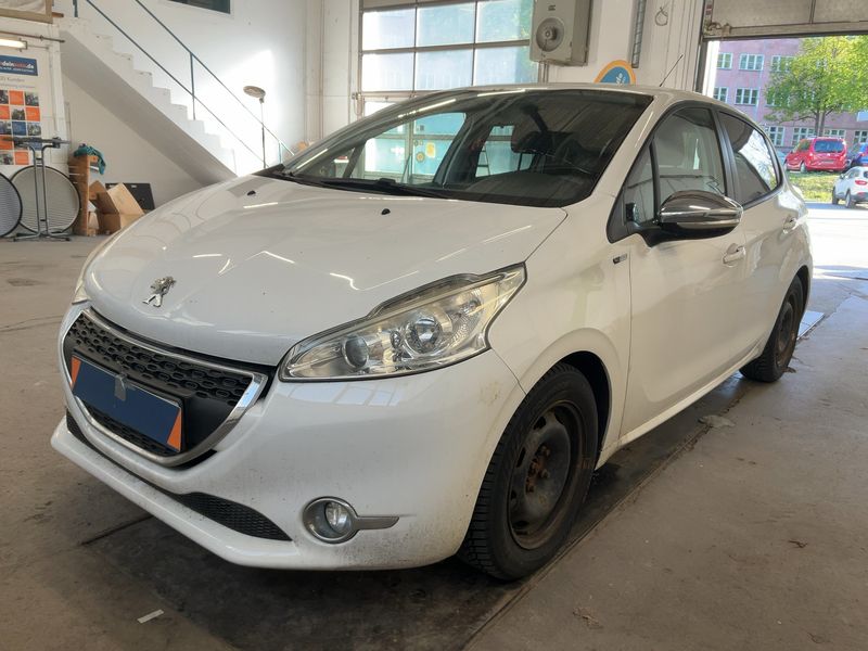 Peugeot 208 1.6 HDi Style 2015 – снимка 1