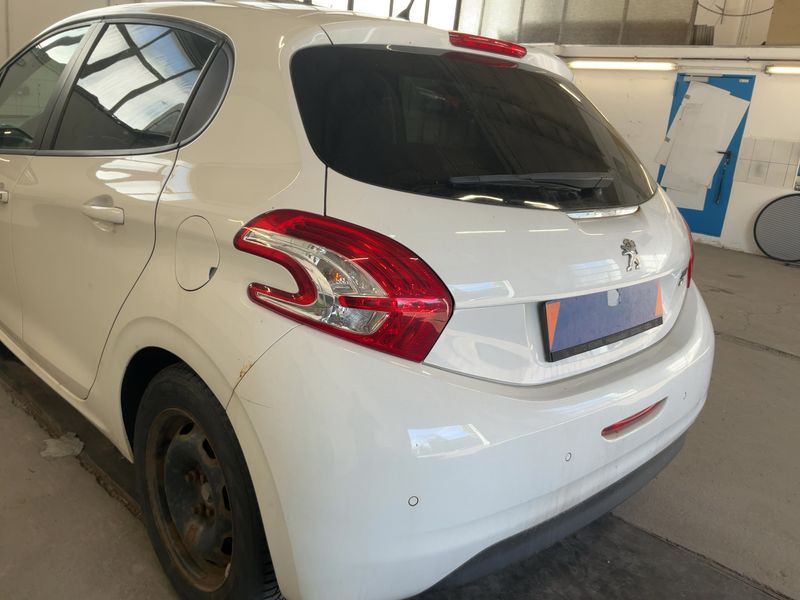 Peugeot 208 1.6 HDi Style 2015 – снимка 6