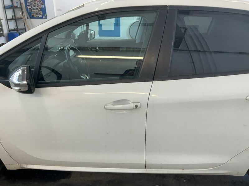Peugeot 208 1.6 HDi Style 2015 – снимка 4