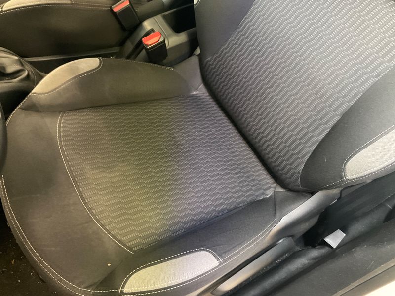 Peugeot 208 1.6 HDi Style 2015 – снимка 36