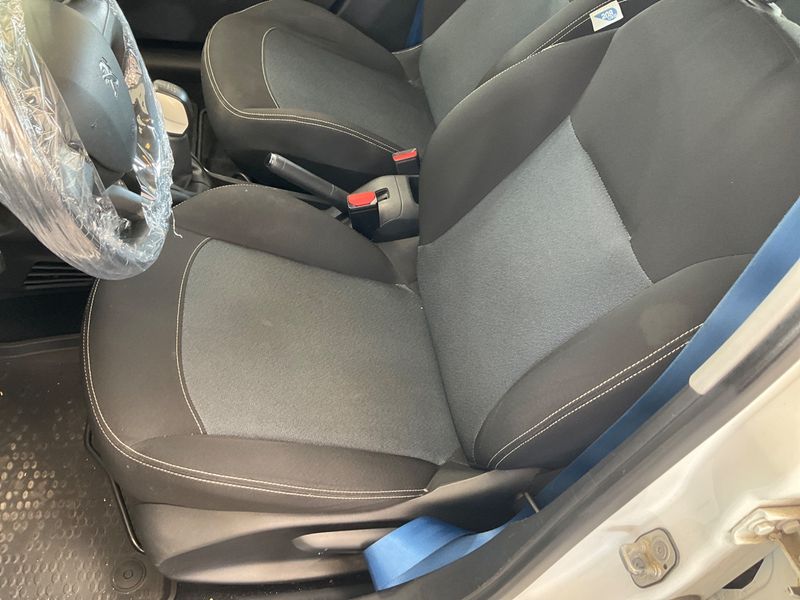 Peugeot 208 1.2 PureTech Like 2017 – снимка 32