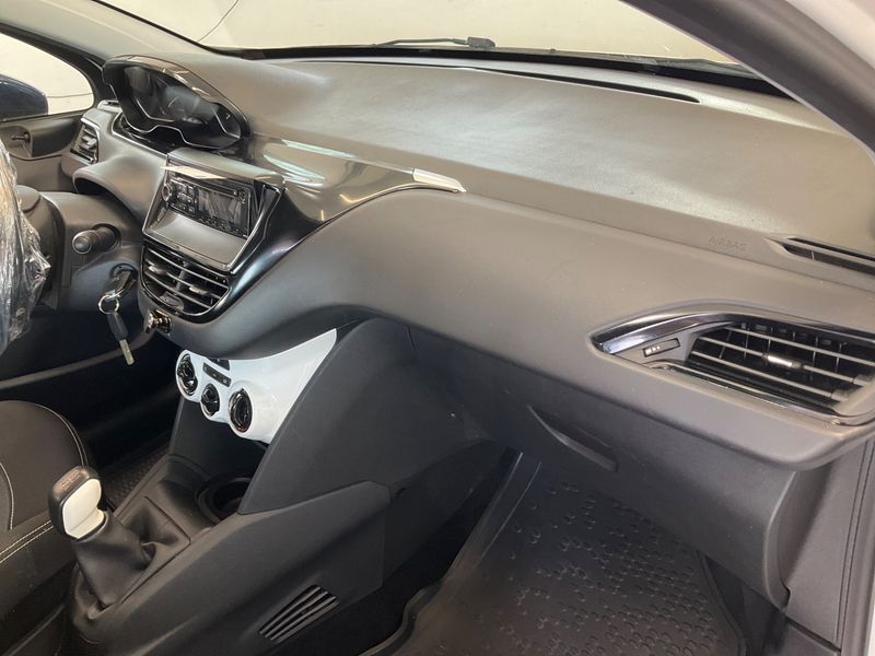 Peugeot 208 1.2 PureTech Like 2017 – снимка 30