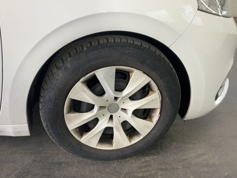 Peugeot 208 1.2 PureTech Like 2017 – снимка 11