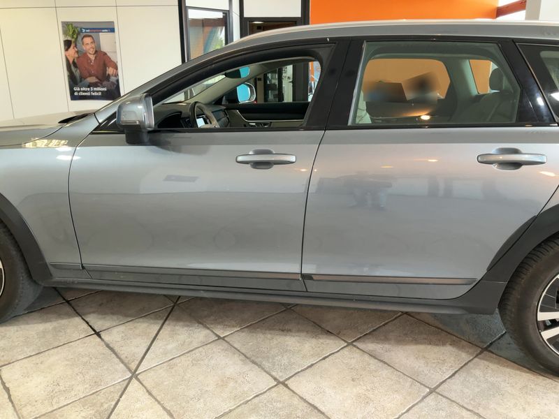 Volvo V90 Cross Country 2.0 T5 Business Plus AWD 2019 – снимка 4