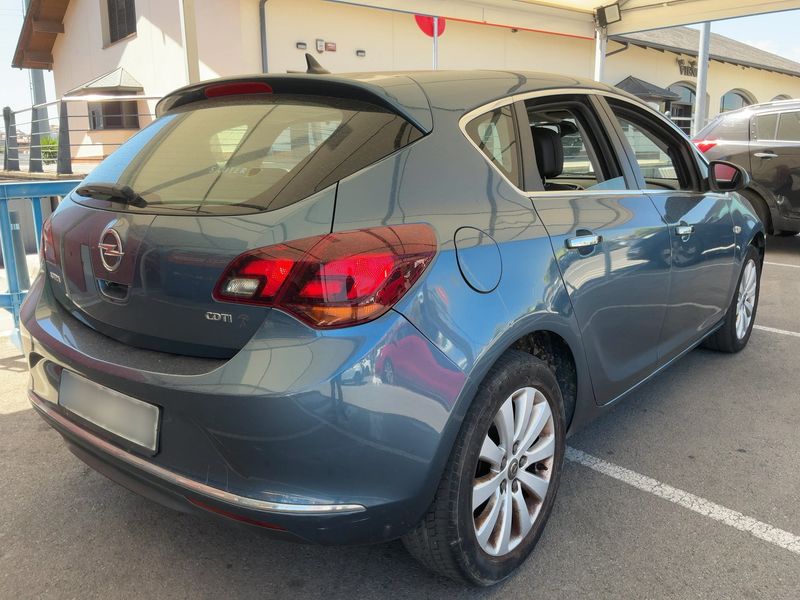 Opel Astra 1.7 CDTI Excellence 2013 – снимка 6