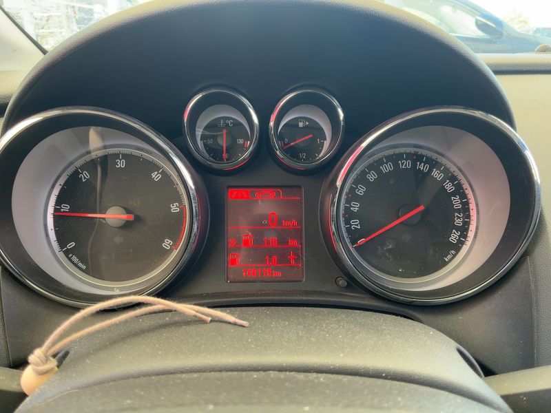 Opel Astra 1.7 CDTI Excellence 2013 – снимка 13