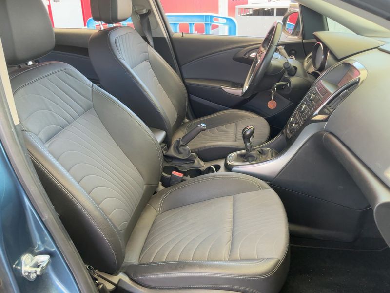 Opel Astra 1.7 CDTI Excellence 2013 – снимка 11