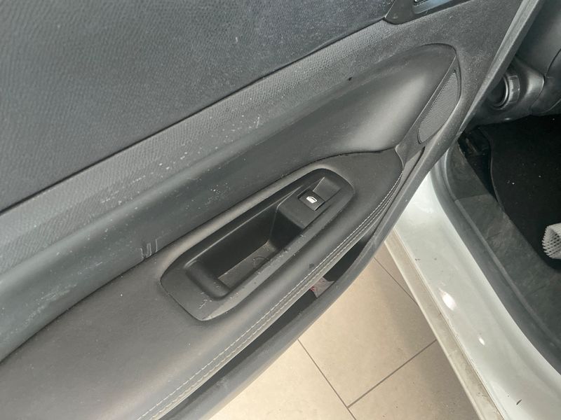 Peugeot 308 2.0 Blue-HDi Allure 2015 – снимка 31