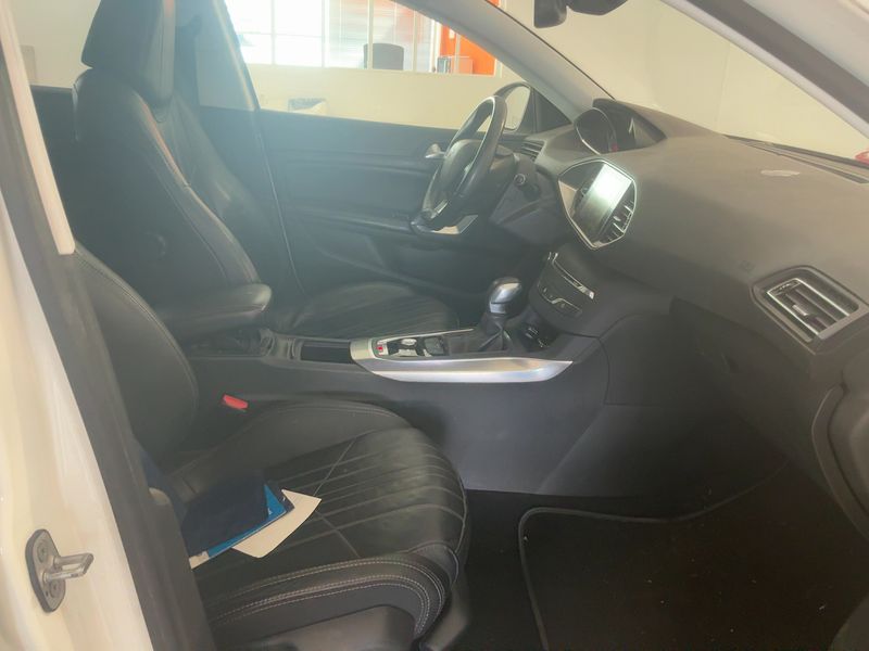 Peugeot 308 2.0 Blue-HDi Allure 2015 – снимка 16