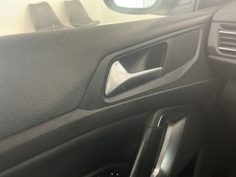 Peugeot 308 2.0 Blue-HDi Allure 2015 – снимка 33