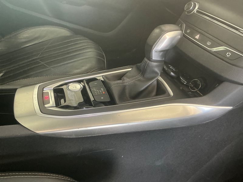 Peugeot 308 2.0 Blue-HDi Allure 2015 – снимка 32