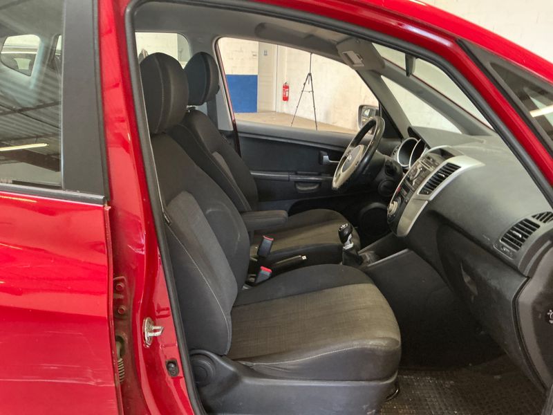 Kia Venga 1.4 Basic 2010 – снимка 3