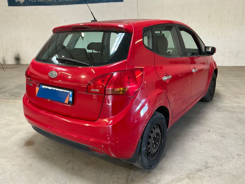 Kia Venga 1.4 Basic 2010 – снимка 2