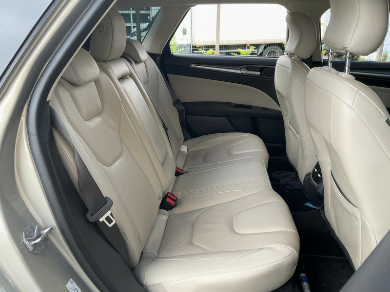 Ford Mondeo 2.0 EcoBoost Titanium 2015 – снимка 19