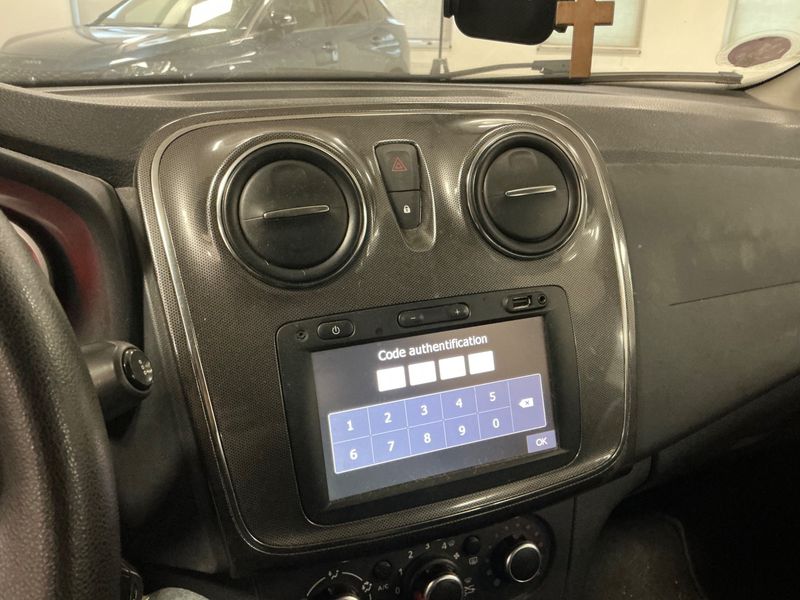 Dacia Sandero 0.9 TCe Stepway 2017 – снимка 22
