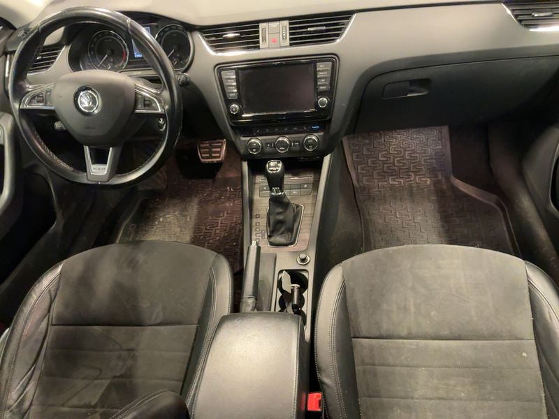 Skoda Octavia 2.0 TDI Scout 4x4 2016 – снимка 18