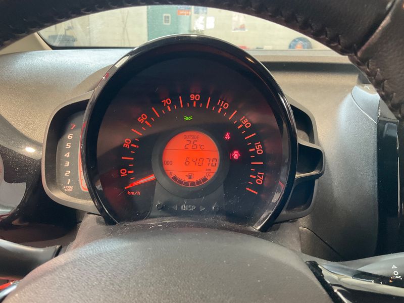 Toyota Aygo 1.0 X-Cite 2014 – снимка 18